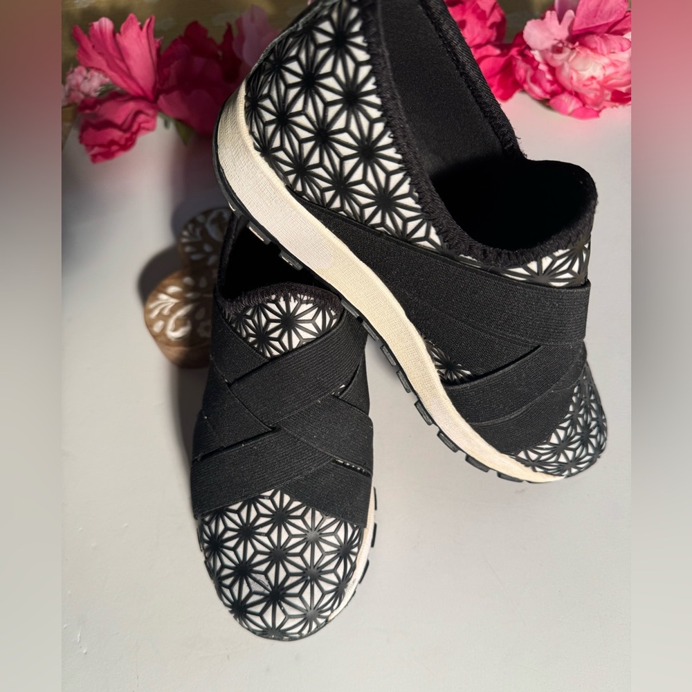 Black and White Patterned Women's Shoes